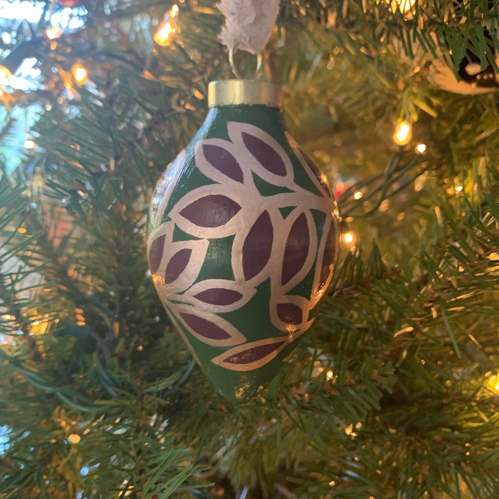 Hand-painted Ceramic Leaf Ornament - Picture 2 of 2
